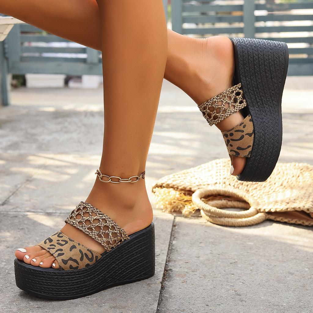 Большие размеры, лето 2024, новые тапочки на танкетке с сандалиями, ажурные пляжные тапочки с леопардовым принтом