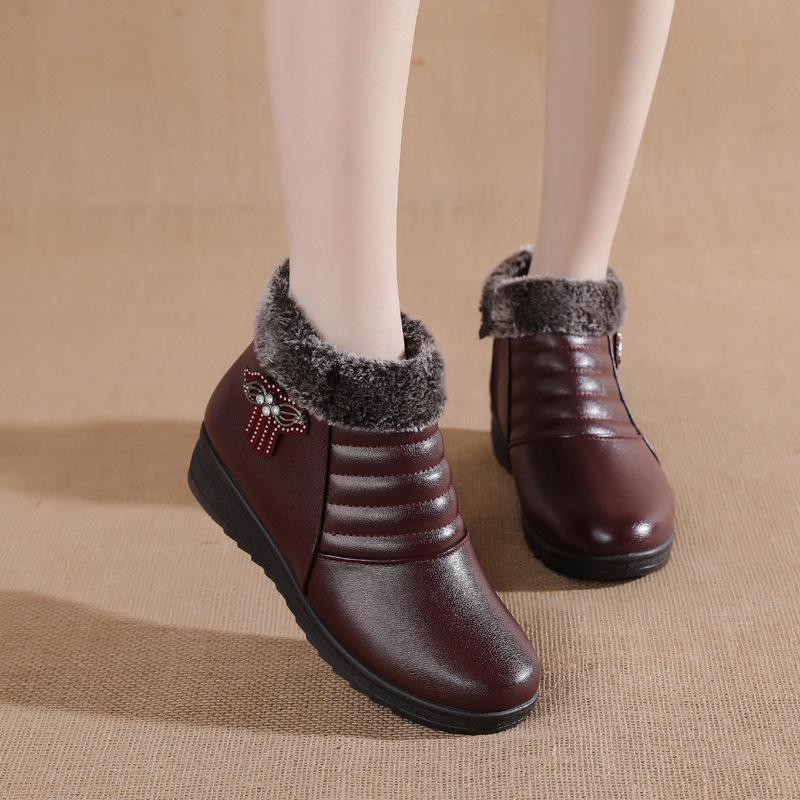 "Warm Plus Velvet Non-Slip Leather Shoes for Middle-Aged and Elderly Women"
