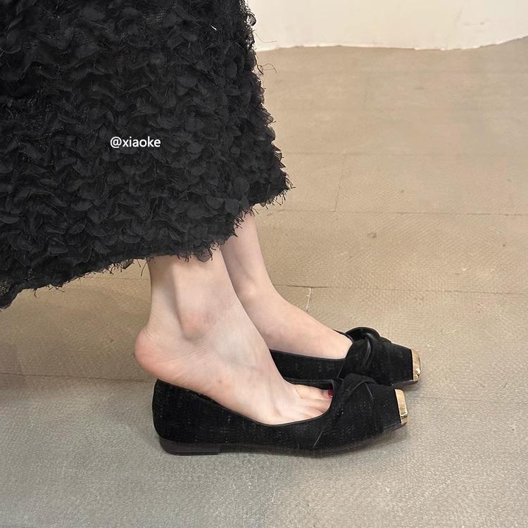 Весна 2025 новый французский темперамент с юбкой туфли-лодочки женские с легким вырезом фея стиль атласные квадратный носок плоская подошва женская обувь