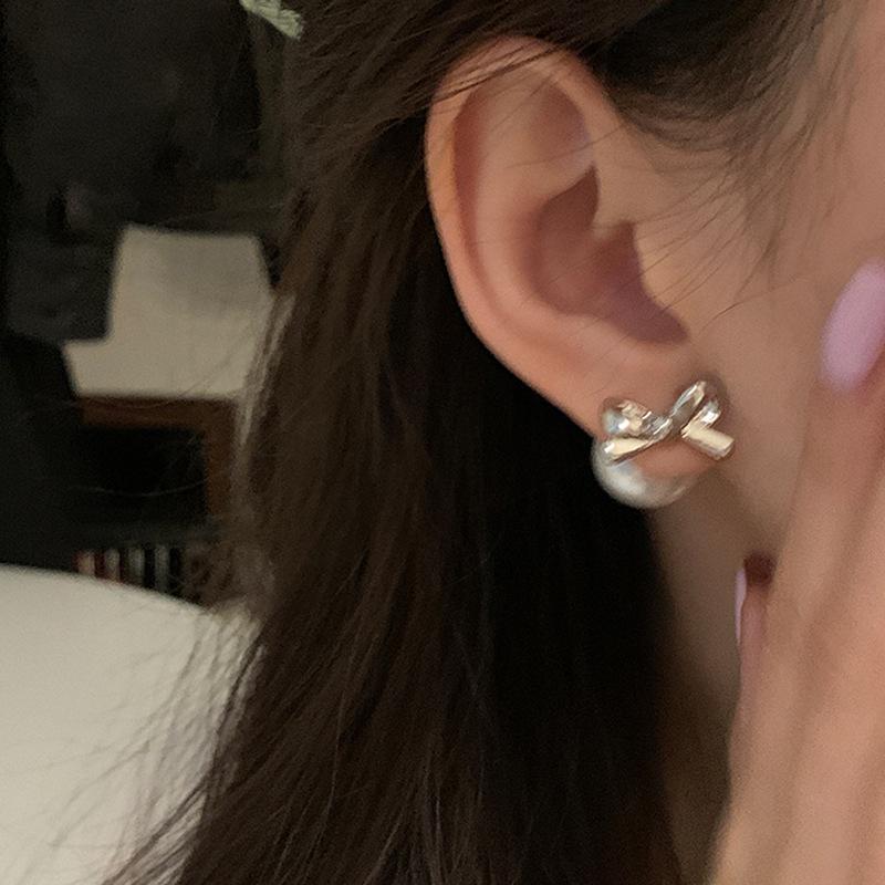 A Pair Of Bow Pearl Stud Earrings For Women, Light Luxury, Elegant And Advanced, Sweet And Exquisite Versatile Earrings And Earrings.