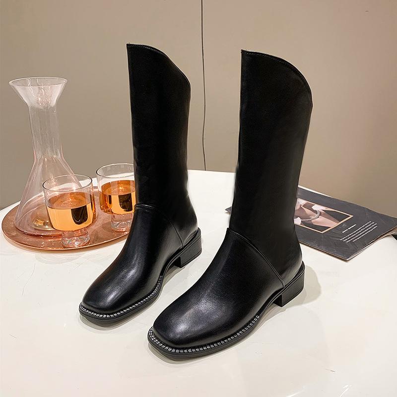 European and American Design Sense Mid Length Boots: New Fall 2024 High Rise Soft Leather Versatile Mid Length Single Boot Traf