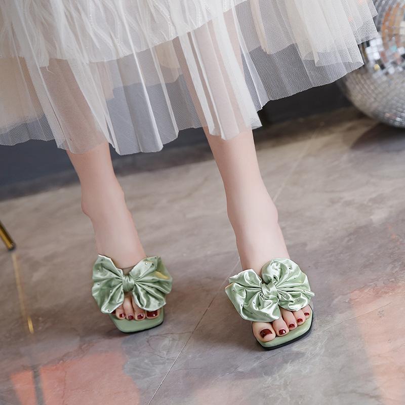 Туфли на высоком каблуке с кристаллами для женщин 2025 года, новые модные тонкие каблуки, модные летние тапочки с открытым носком, маленькие сказочные классные тапочки с большими цветами