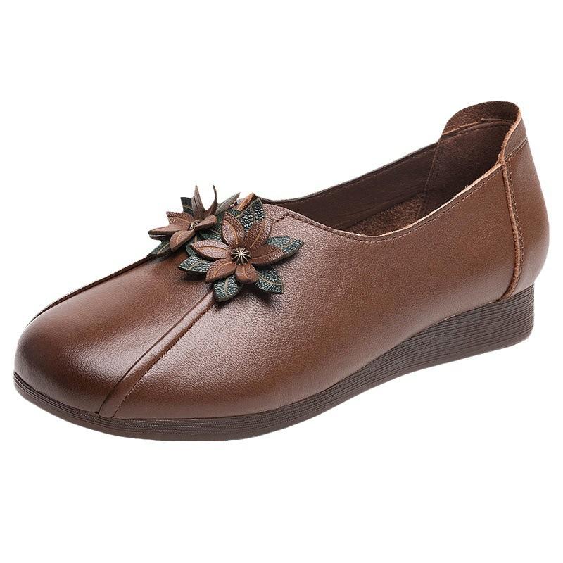 Осень новые туфли для мамы мягкая кожа мягкая подошва глубокий вырез этнический стиль женские туфли среднего и пожилого возраста цветок ретро плоская подошва женские