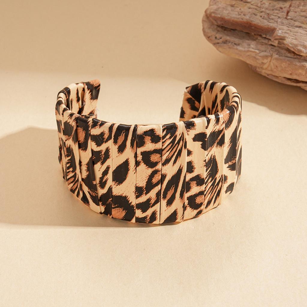 Sexy Leopard Print Cuff Bangles for Women 2025 Trendy Classic Leather Zebra Print Bracelet Wedding Pendant Jewelry Gift