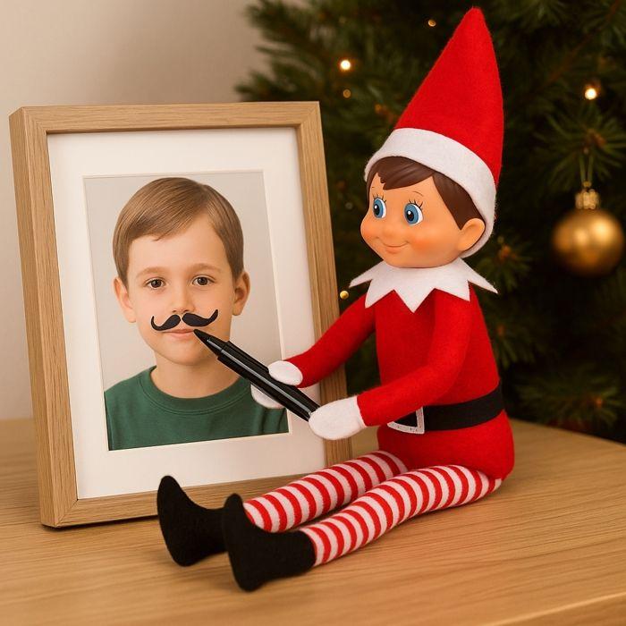 Озорной Эльф - SHOP-STORY - 35 см - Винил и Ткань - Красный - Внутреннее Украшение