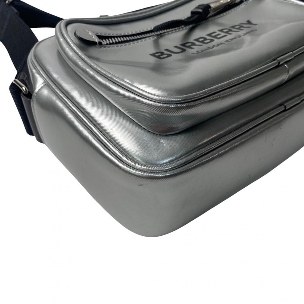 Б/у Сумка на плечо BURBERRY Серебристый/черный Женская