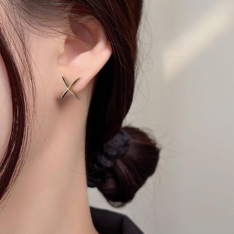 Крест Минималистичные Глянцевые Геометрические Линии Женский Стиль Нишевый Дизайн Персонализированные Серьги для Женщин