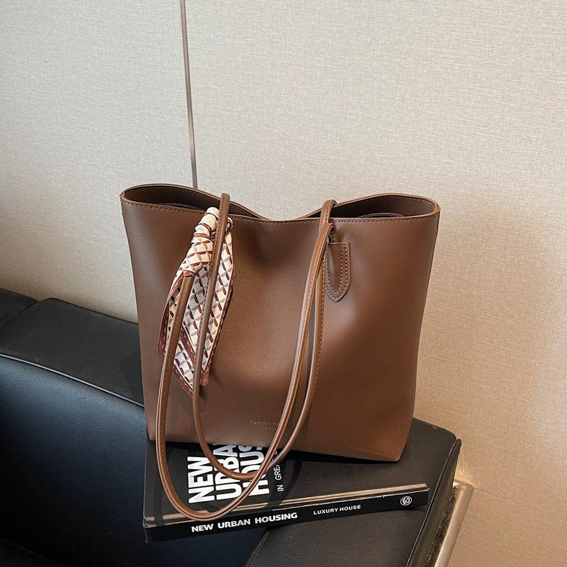 Сумка премиум-текстуры в стиле ретро большой вместимости женская новая сумка через плечо для通勤, сумка-тоут для студенток