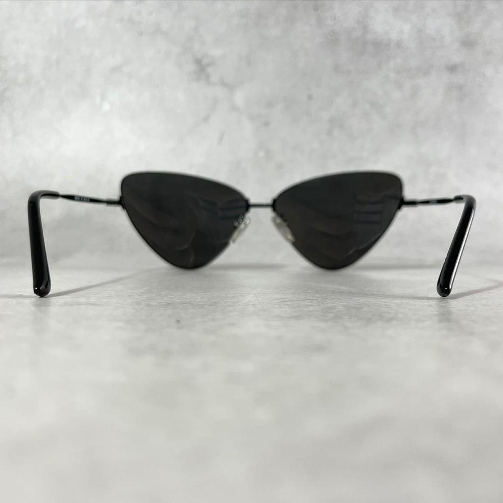 Б/у Balenciaga BALENCIAGA Кошачий глаз 22SS Черный