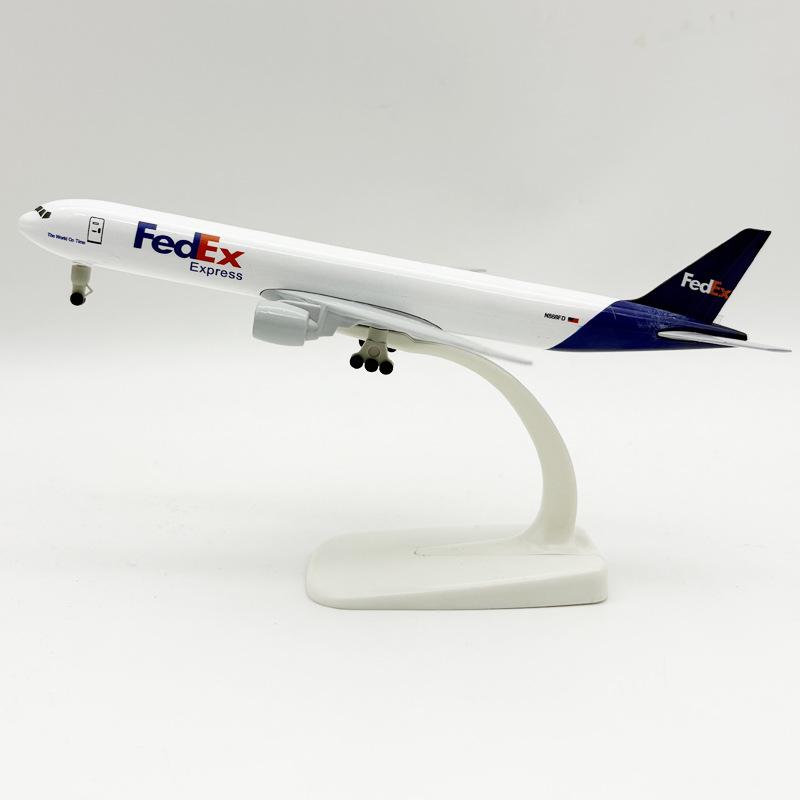 Модель Boeing 777 из сплава, 20 см - Статический дисплей Федеральной авиакомпании.