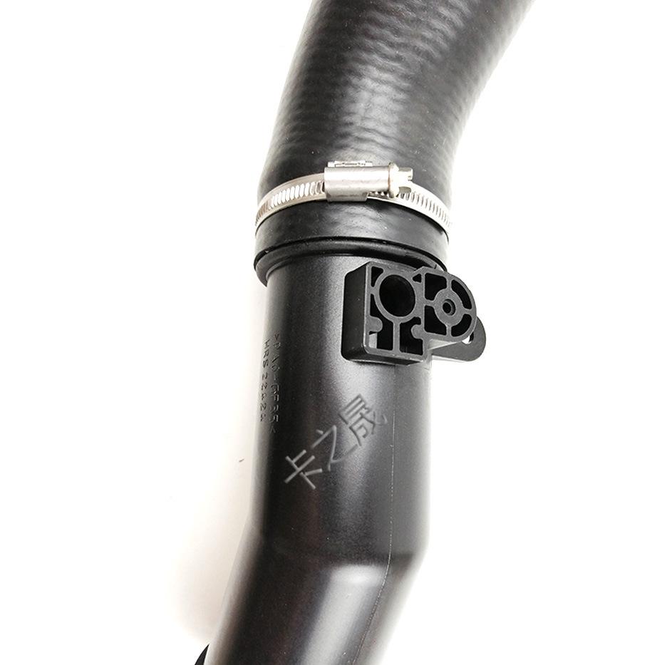 BMW 1 и 3 серии Впускной патрубок турбокомпрессора 13717597588