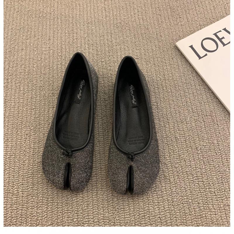 Женские туфли на плоской подошве с раздельным носком и копытом 2024 года на весну, лето и осень