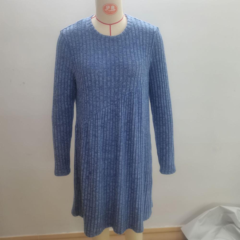 Осенне-зимние женские однотонные платья с неровной фактурной отделкой в полоску