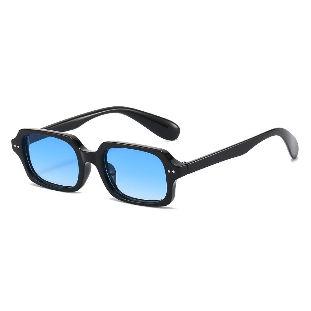 Summer square-frame UV400 sunglasses, perfect for travel outfits, lightweight eyewear for both men and women