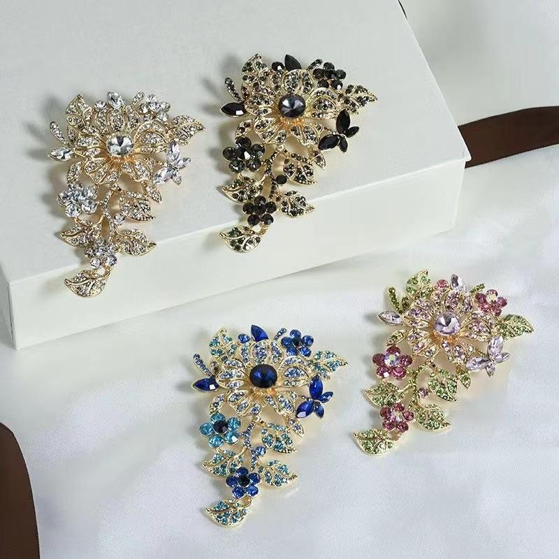 Цветочная женская брошь Роскошный двор Кристалл Винтаж Темперамент Корсаж Мода Универсальные аксессуары