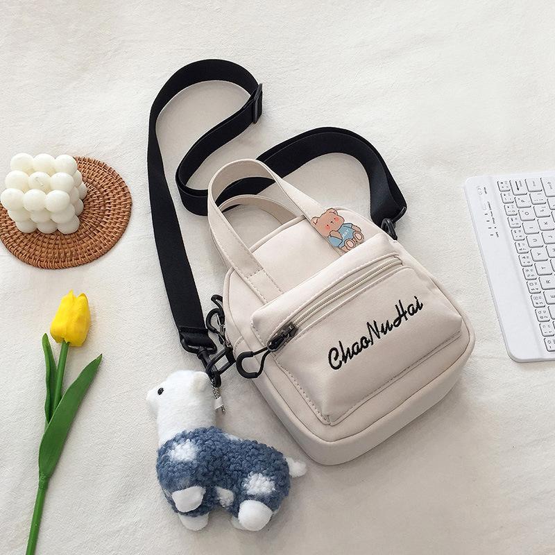 Нейлоновая маленькая сумка 2025 новая корейская версия модной сумки через плечо с надписью, повседневная универсальная спортивная сумка-мессенджер, маленькая квадратная сумка, тренд