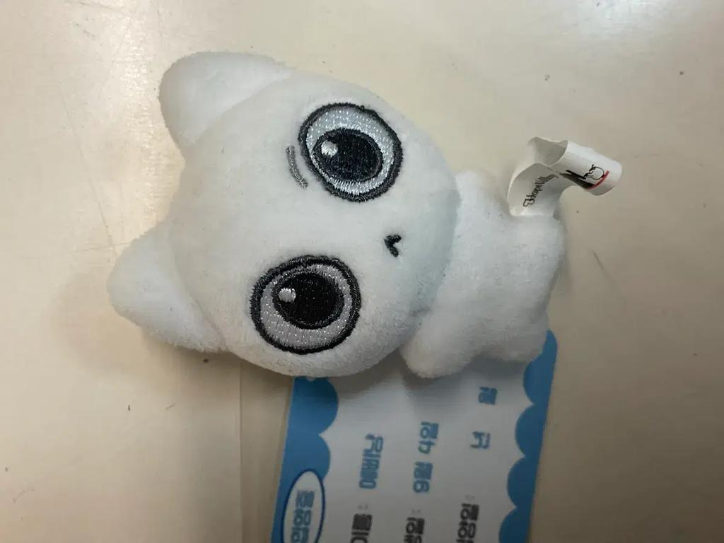 The BOYNEXTDOOR bonneck is also cute. Used