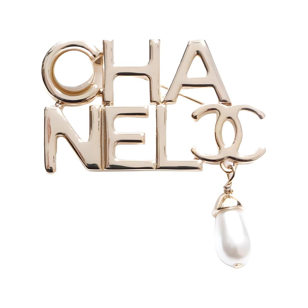 Chanel Логотип Брошь с искусственным жемчугом Женские аксессуары Золотой FF6919