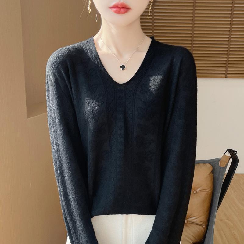 Spring New Style V-neck Loose Knitted Sweater, Soft and Soft Women's Sweater, Super Fashionable Crochet Base Layer