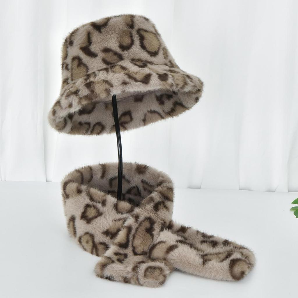 A European and American Style Fisherman Hat Set Imitating Mink Environmentally Friendly Fur Scarf for Women In Winter Leopard Print Color