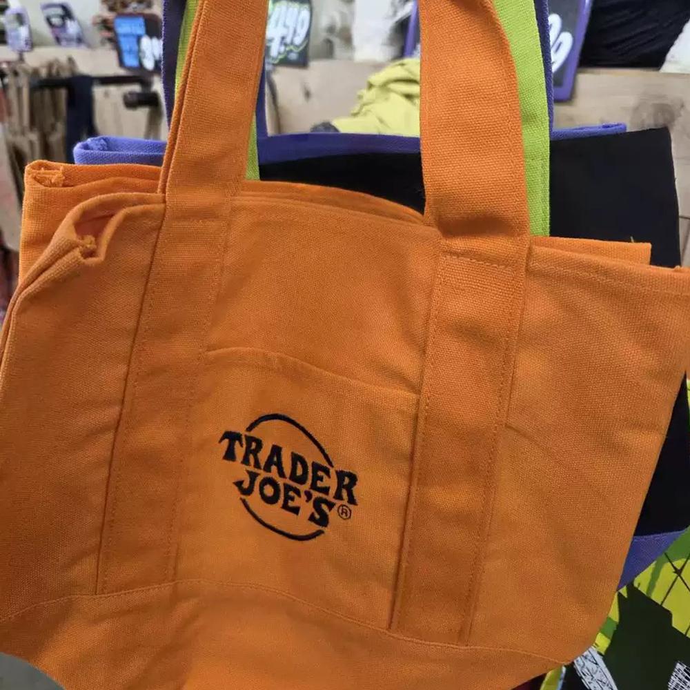 Официальная сумка-тоут Trader Joe's для Хэллоуина - Канвасная сумка для покупок с боковым карманом для продуктов - Тыквенная поляна
