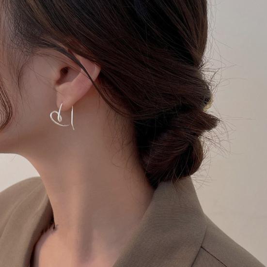 1 пара женских сережек в форме полого сердца, преувеличенный стиль, скрученная текстура, сплошной цвет