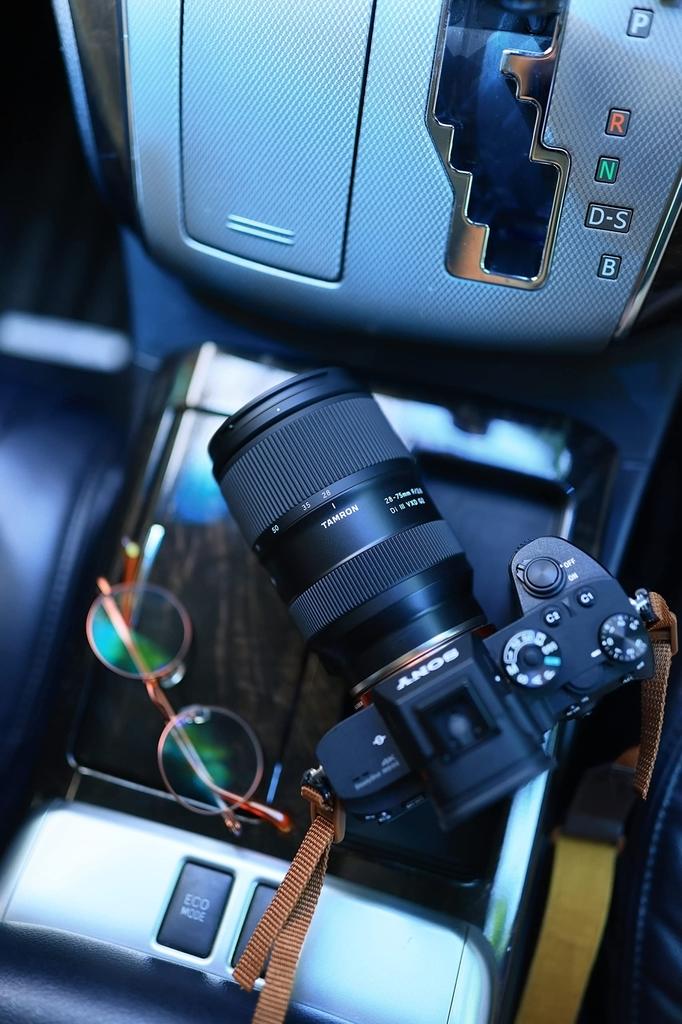 Tamron Standard Zoom Di III VXD G2 for Sony Black 28-75mm F/2.8 E-mount