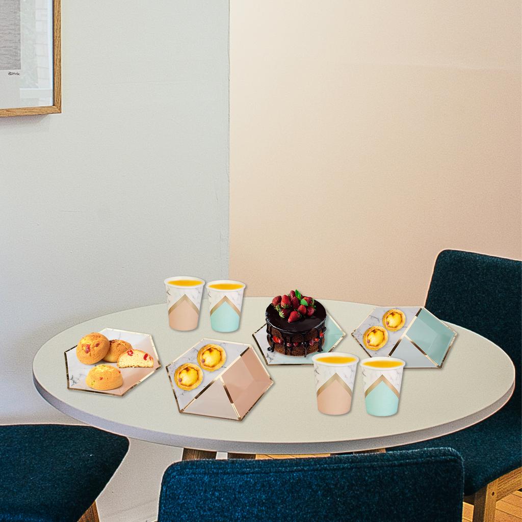 Набор одноразовой посуды на 8 гостей. Одноразовая бумажная посуда с мраморным узором. Шестиугольные тарелки.