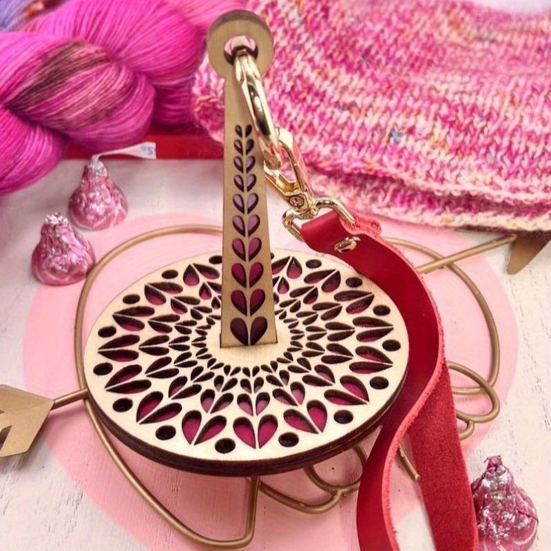 Держатель пряжи, деревянный прядильный инструмент, подставка для принадлежностей для вязания крючком, швейная катушка с ремешком на запястье, моталка для шерстяных клубков