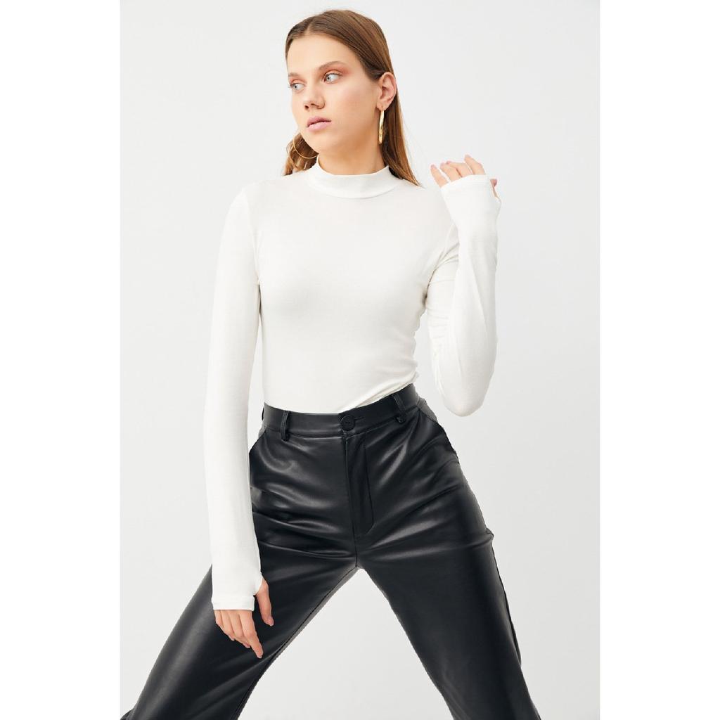 Женское черное боди с деталями на пальцах