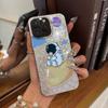 Чехол для iphone 17 Pro 16 Plus 12 Air 11 XR 14 XS Max 13 15 18 Pro Max Серебристый Блеск Трескающийся Фон Астронавт Пьет Молочный Чай