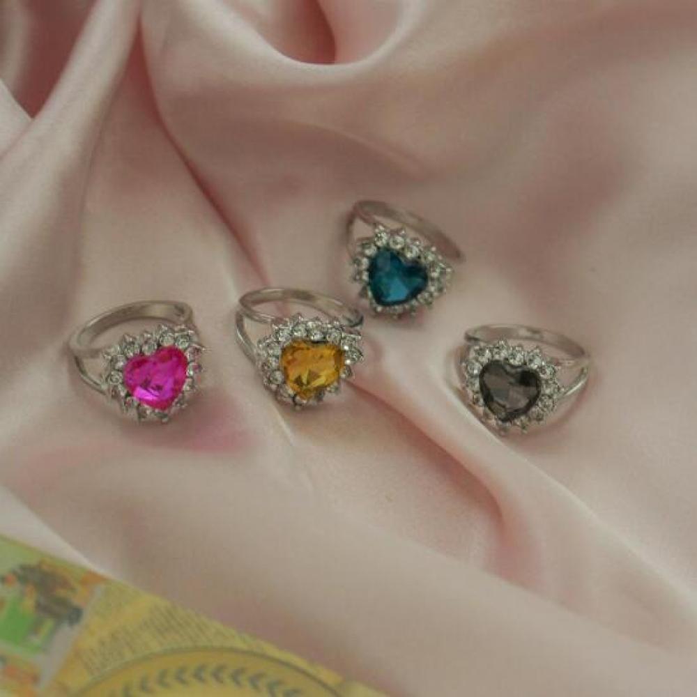 Rinuho Retro Women S Ring Cubic cryStal Big Heart Shape