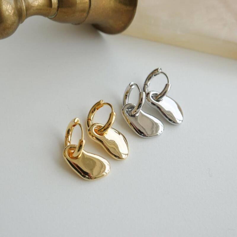 Серьги-гвоздики Tomoro Drop Silver с круглым блестящим шармом для женщин