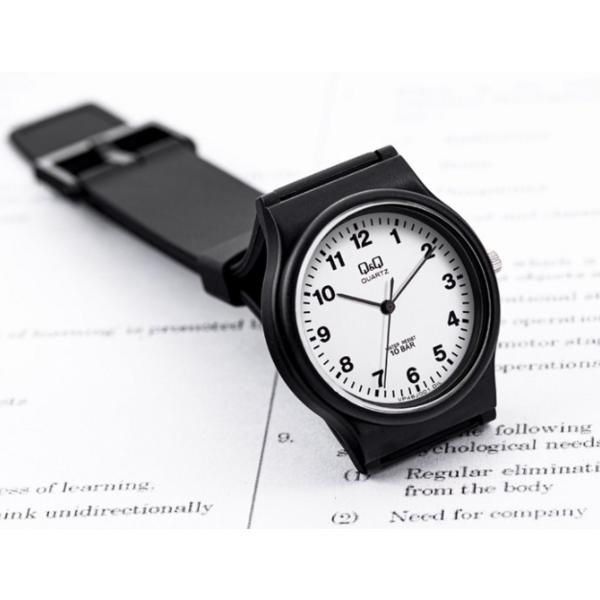 Q&Q Low Noise 10 ATM Waterproof Watch 01