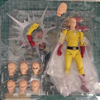 Новая экшн-фигурка One Punch Man Сайтама С подвижными суставами Коллекционная статуэтка аниме С плащом Подставкой Подарок для фанатов Позабельная Артикулированная Масштаб