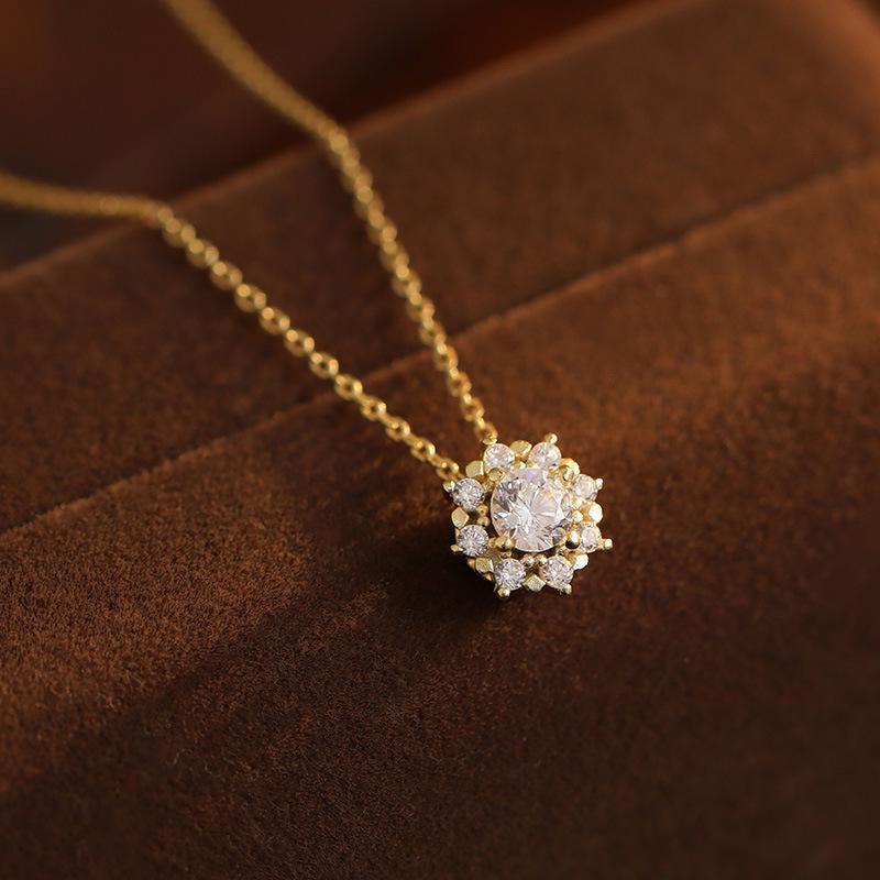 Banyan Tree S925 Silver Snowflake Zircon Pendant Necklace - Elegant Gift for Her.
