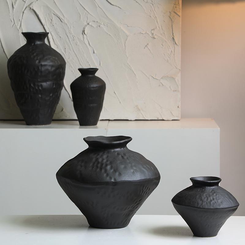 Wabi-Sabi Black Pottery Jar: Zen-style Retro Ceramic Vase for Tea Rooms and Hotels