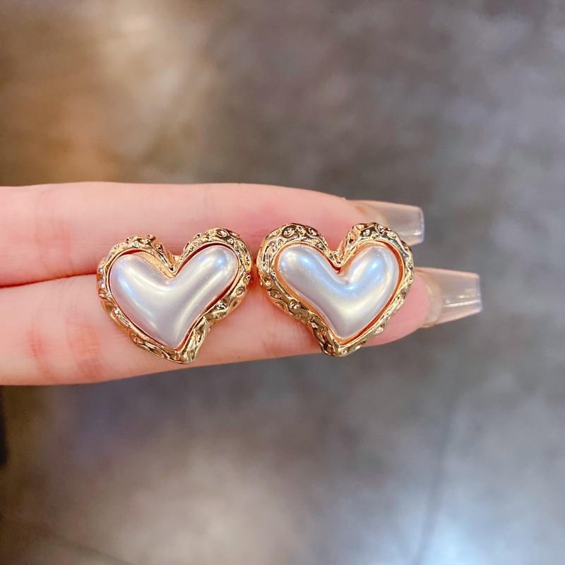 Silver needle light luxury Spice Girl pearl stud earrings temperament retro super flash earrings women's fashion high sense personalized earrings