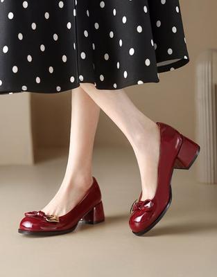 Туфли женские 2024 года, квадратные каблуки, женская летняя обувь, лоферы, обычные кожаные, повседневные, с круглым носком, красные, элегантные, модные, шикарные