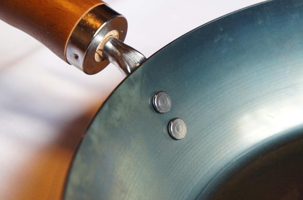 Iron Frying Pan That Grows the More You Use 24cm Wooden Made In IH No Seasoning Camping It, Handle, Japan, Compatible, Lightweight, Required, Outdoor,