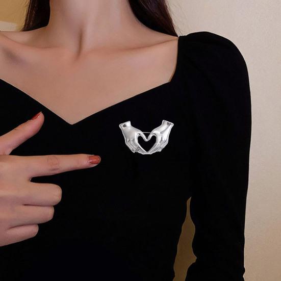 Креативная брошь «Руки в сердце», простая элегантная булавка для свитера в стиле ретро, значок с лацканами для костюма, аксессуары для пальто