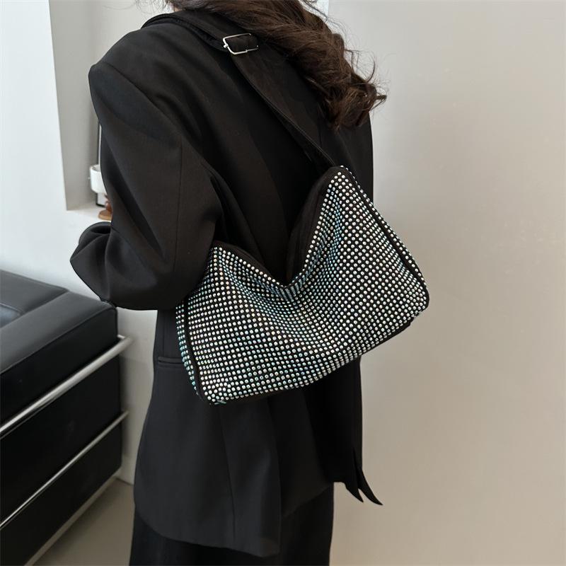 Популярная женская сумка через плечо с бриллиантовой инкрустацией 2024 года, новая повседневная сумка-тоут в иностранном стиле большой вместимости на весну и лето, модная женская сумка-мессенджер