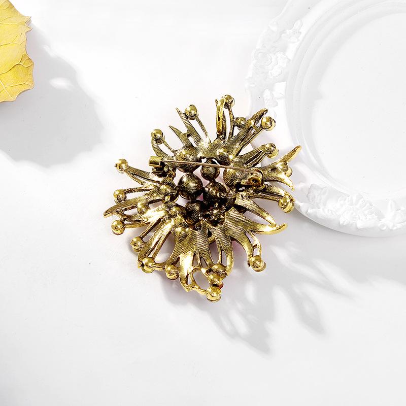Female Fashion Vintage Rainbow Crystal Sunflower Brooches For Women Luxury Yellow Gold Color Alloy Plant Brooch Safety Pins