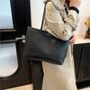 Large Capacity Casual Tote Bags For Women Designer Versatile Commuting Shoulder Bag For Daily Used
