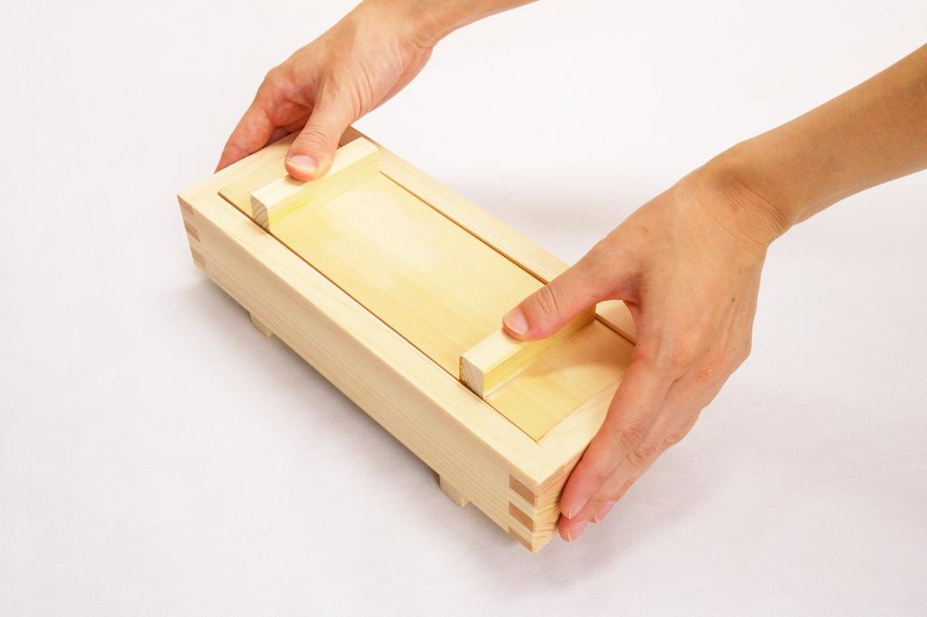 Ichihara Woodworking Sushi 17cm Long x Wide x Sushi Made in Japan Press, Cypress, 8.5cm 5.5cm High, "Kifujin" (Tree Lady) Press, Small,