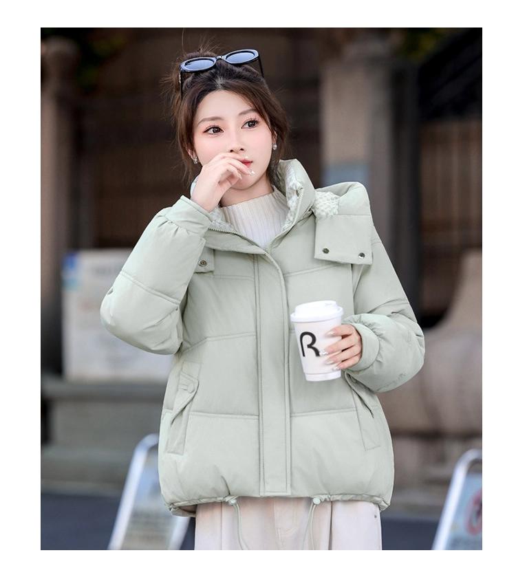 Женская короткая ветрозащитная теплая зимняя куртка со съемным капюшоном