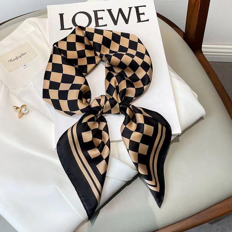 Элегантный шарф из натурального шелка: Стиль масляной живописи, Весенне-летний дизайн, Универсальный квадрат 70 см, Ощущение роскоши благодаря шелку тутового шелкопряда.