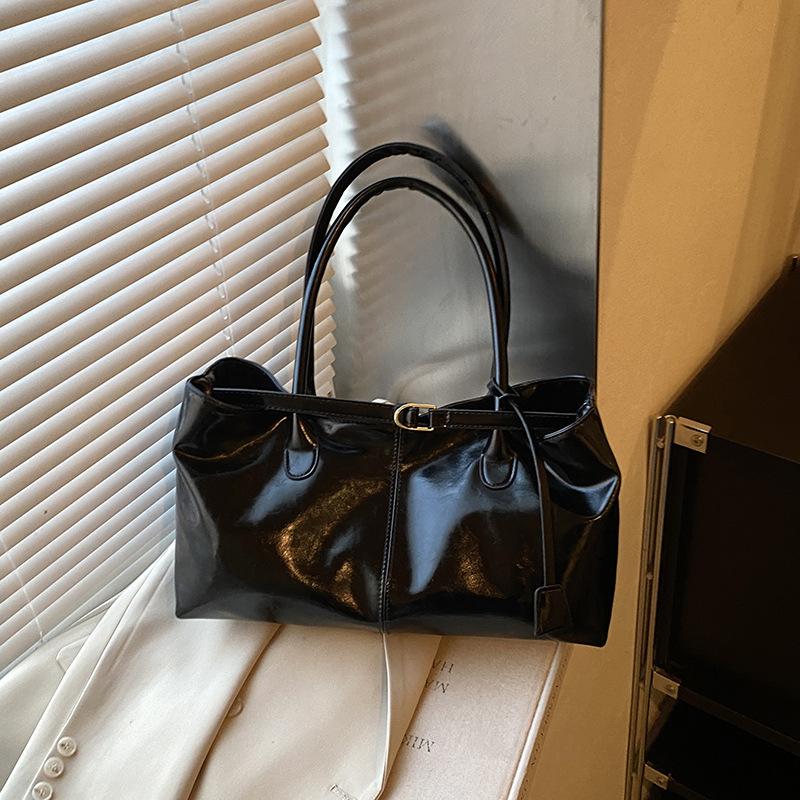 Осень и зима ретро большая вместимость мягкая кожаная сумка женская 2025 новая повседневная для поездок на работу сумка через плечо портативная сумка-тоут