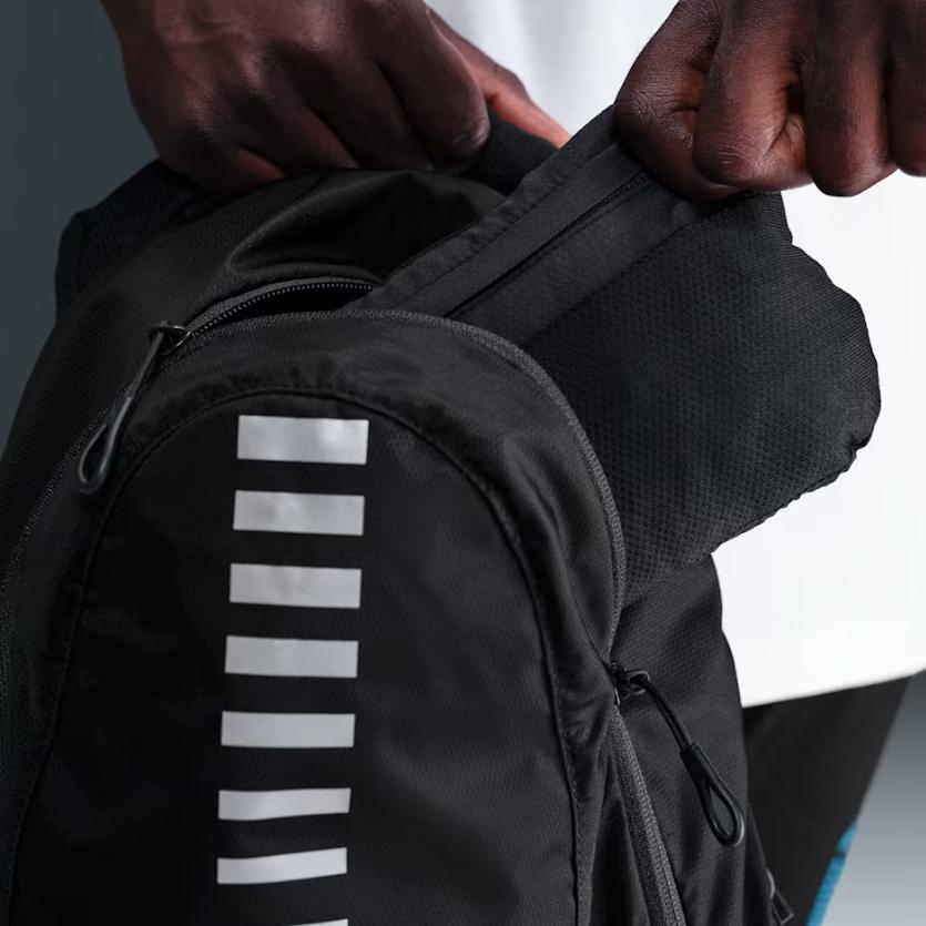 Nike Невероятно легкая толстовка с капюшоном на молнии с длинным рукавом и логотипом Мужские куртки HQ4267-010