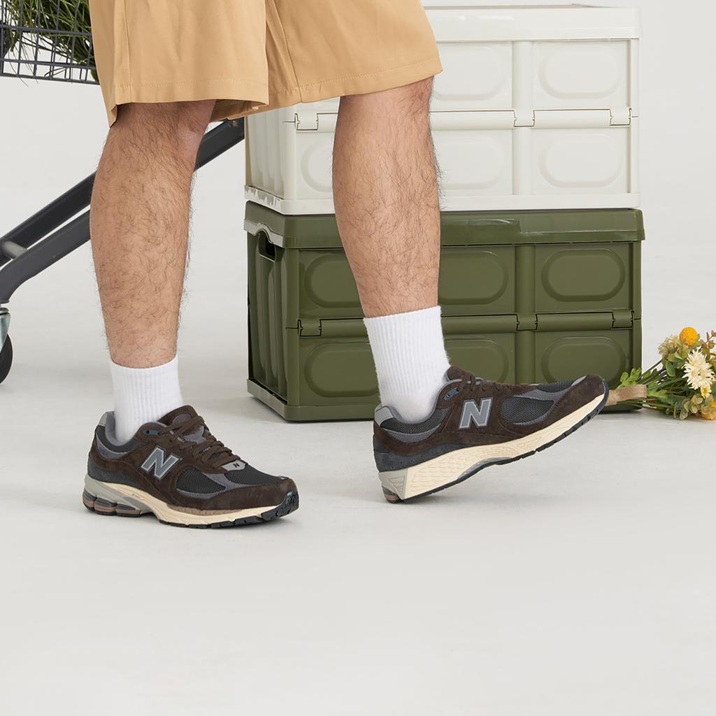 New Balance 2002R Лунный Новый год — кроссовки унисекс Rich Earth коричневого цвета с черным верхом Castlerock M2002RLY